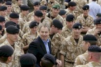 بلير ينفي مسؤوليته عن قرار المشاركة في غزو العراق