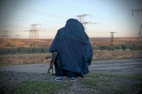 توبا غوندال... تغري البريطانيات بالسفر الى سوريا!