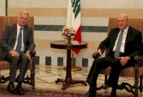 وزير الخارجية الفرنسي يدعو من لبنان الى فك الحصار عن حلب