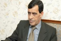 القضاء الجزائري يفرج مؤقتا عن جنرال متقاعد