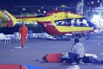 سائق الشاحنة في اعتداء نيس أطلق النار من مسدس قبل قتله