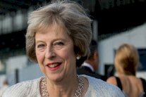 تيريزا مرشحة وحيدة لخلافة كاميرون