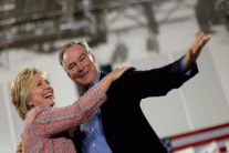 كلينتون تختار سيناتور فيرجينيا نائبًا للرئيس