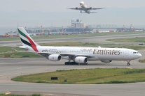 هبوط اضطراري لطائرة بوينغ اماراتية في بومباي