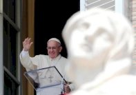 البابا: العالم في حالة حرب لكنها ليست دينية