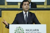 زعيم الشعوب الديمقراطي يندد بـ(الانقلابية)