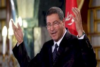 البرلمان التونسي يسحب الثقة من حكومة الصيد