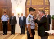 العاهل الاردني يكرم عسكريين قبضا على منفذ هجوم على المخابرات