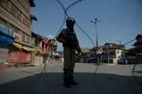 اربعة قتلى في مواجهات بكشمير الخاضعة لحظر التجول