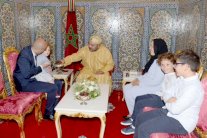 محمد السادس يستقبل أسرة المغربية ضحية تفجيرات بروكسل