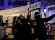 فرنسا تطرد جزائريا يشكل 