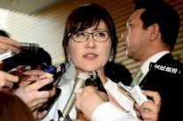 تعديل حكومي في اليابان وتكليف وزيرة قومية سابقة حقيبة الدفاع