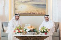 الملك سلمان يستقبل الشيخ محمد بن زايد في طنجة