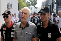 القضاء التركي يحبس والي اسطنبول السابق