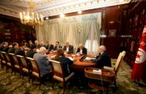 بدء المشاورات في تونس لاختيار رئيس حكومة وحدة وطنية