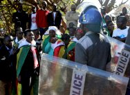 الشرطة تقمع بعنف تظاهرة معارضة للحكومة في زيمبابوي