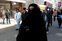 في ألمانيا... حظر النقاب لمواجهة الإرهاب