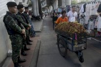 السلطات في تايلاند تريد مراقبة السياح من خلال شرائح هواتفهم