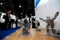 روبوت واحد يغني عن عشرة عمال