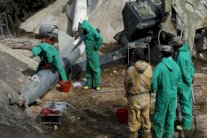 آخر مخزونات ليبيا الكيميائية تشحن إلى الخارج