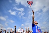 سفير بولندا لدى بريطانيا يندد بتصاعد مشاعر كره الاجانب