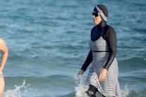 البوركيني يقسم الفرنسيات!