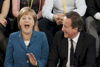 كاتب سيرته يفضح السر: ميركل معجبة بكاميرون