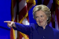 كلينتون تلتقي ممثلين للاستخبارات الاميركية