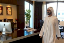 محمد بن راشد: أنا في مكاتبكم فأين أنتم؟