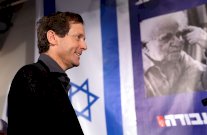 وقف ملاحقة زعيم المعارضة الاسرائيلية في قضية مخالفة مالية