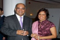 فضيحة جنسية تدفع نائبًا بريطانيًا إلى الاستقالة