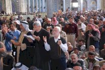 الإيرانيون يستعيضون عن الحج بزيارة كربلاء