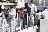 خفر السواحل الايطالية ينقذون 1725 مهاجرا قبالة السواحل الليبية