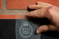 خشب شفاف من السويد... زجاج يتلون بلمسة من أميركا