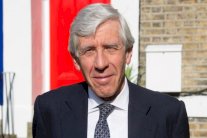 بريكسيت غطى على تقرير تشيكلوت وترامب منبوذ!