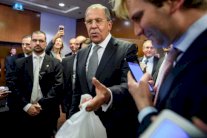 لافروف يقدم الفودكا إلى الصحافيين في جنيف