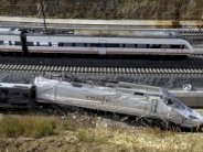 قتيلان على الاقل في خروج قطار عن سكته في اسبانيا