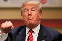 كيف استقبل ترامب خبر اصابة كلينتون بوعكة صحية؟