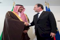 محمد بن نايف وهولاند يستعرضان آخر المستجدات بالمنطقة