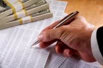 دولة خليجية تعتقل رجل أعمال لبنانيًا على علاقة وثيقة بإيران