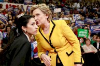 تسريبات بتعيين كلينتون لاول وزيرة خارجية أميركية مسلمة