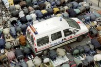 مسلمو فرنسا: غالبيتهم علمانية وربعهم متشدد