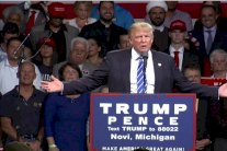 رجل دين شيعي يشارك في مهرجان لترامب