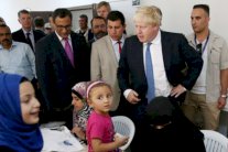 وزير الخارجية البريطاني يلتقي ضحايا الأسد