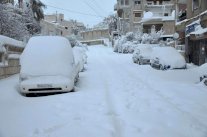 عاصفة ثلجية تشل الحركة في اسطنبول