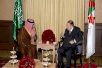 بوتفليقة يبحث مع محمد بن نايف التعاون المشترك