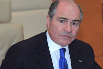 الملقي يدافع عن توقيف نشطاء