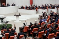 البرلمان التركي يوافق على تعزيز صلاحيات أردوغان