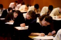 دراسة تربط بين جينات التعليم وإنجاب الأطفال