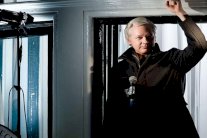 أسانج: مستعد لتسليم نفسي لواشنطن بشروط